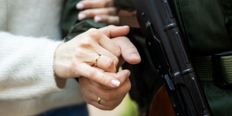 В День защитников и защитниц в Украине поженились больше 1,3 тысячи пар