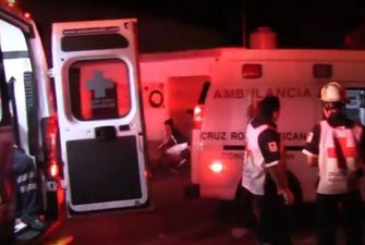 В Мексике перевернулся туристический автобус, погибли 15 человек