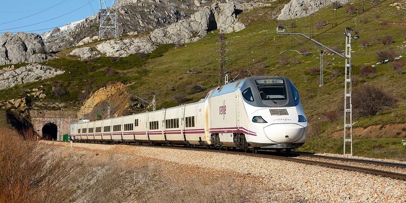 Ущерб 260 млн евро: в Испании топ-чиновники подали в отставку из-за скандала с закупкой поездов