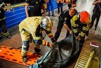 В Киеве мужчина погиб под колесами поезда метро