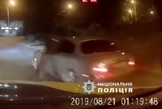 У Дніпрі водій Jaguar протягнув полісмена за авто і втік