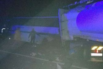 Масштабне ДТП на Житомирщині: вантажівка зіткнулася з автобусом, загинуло дев'ять людей