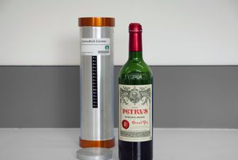 Бутылку вина Petrus, пробывшую в космосе 14 месяцев, могут продать за $1 млн