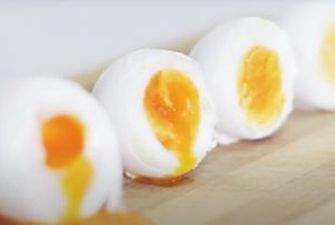 Это не работает: кулинар назвал главную ошибку во время варки яиц