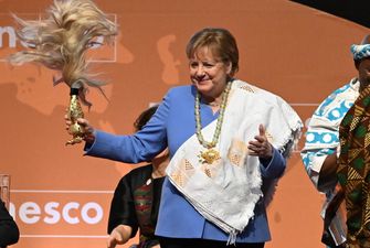 Меркель получила премию мира и упомянула о войне в Украине