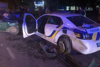 В Полтаве пьяный водитель врезался в припаркованное авто полиции - патрульные в больнице