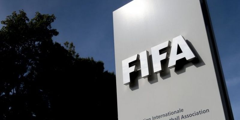 ФИФА перенесет трансферное окно, контракты пролонгируют до конца сезона