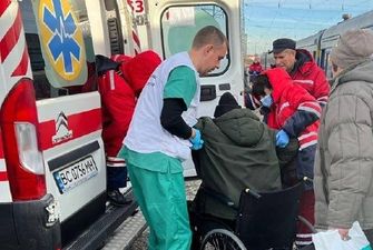 На Львовщину эвакуационным поездом доставили 20 пациентов из Днепропетровщины