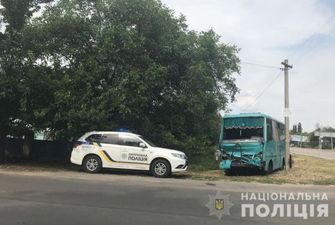 На Херсонщині рейсовий автобус врізався у вантажівку: 5 постраждалих