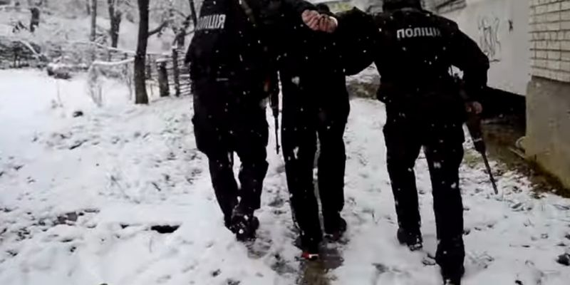 В Одессе двух мужчин задержали после вооруженного нападения: отобрали полмиллиона гривен