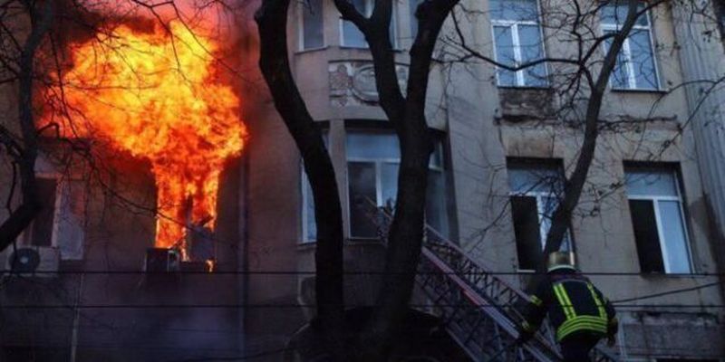 Сбила пожарного и погибла: стало известно о подвиге спасателей в колледже Одессы