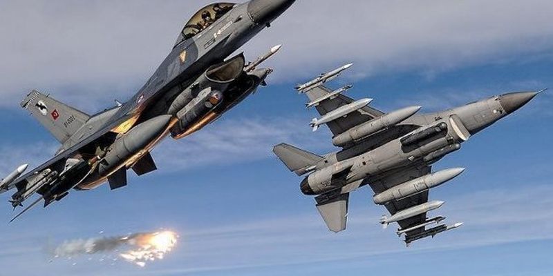 Турецкие военные самолеты нанесли удары по позициям курдов в Сирии и Ираке