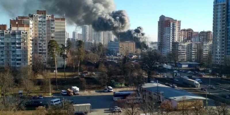 Пожар на территории киевской швейной фабрики: огонь охватил 500 квадратных метров площади