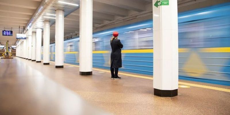 В Киеве из-за звонка о минировании закрыли две станции метро и пересадку