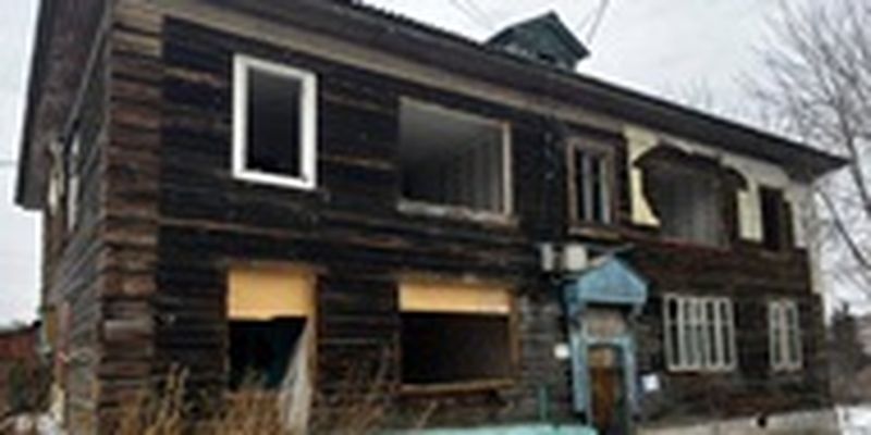 В РФ при попытке собрать дрова в заброшенном доме погибла женщина