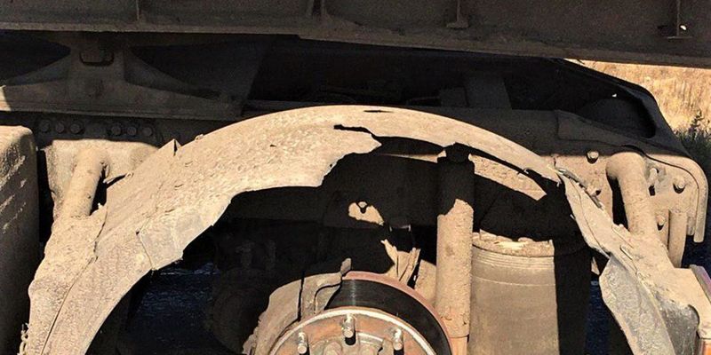 В Сумской области произошло ДТП с грузовиком: у машины на ходу отпали колеса