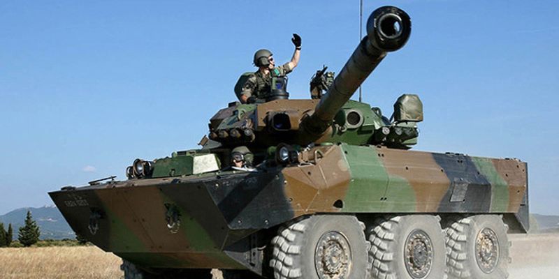 Франция надеется доставить Украине колесные танки AMX 10-RC до марта