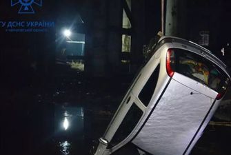 ДТП на переправе: водитель спасся, жена и двое детей погибли под Черниговом. ФОТО