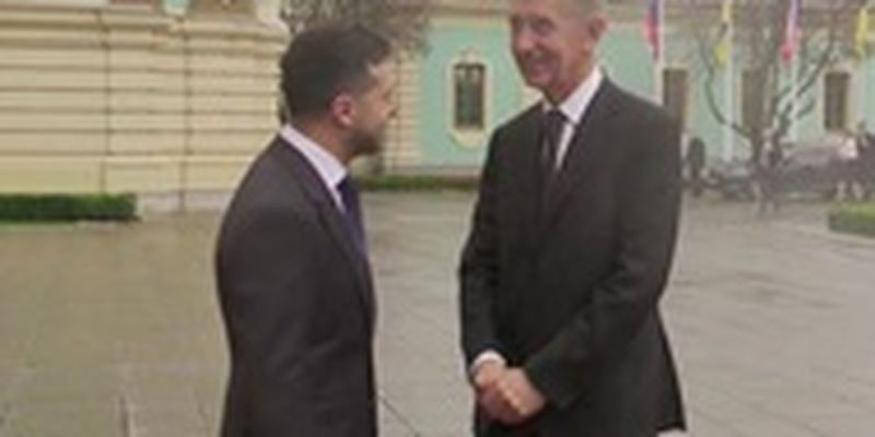 Зеленский проводит встречу с премьером Чехии