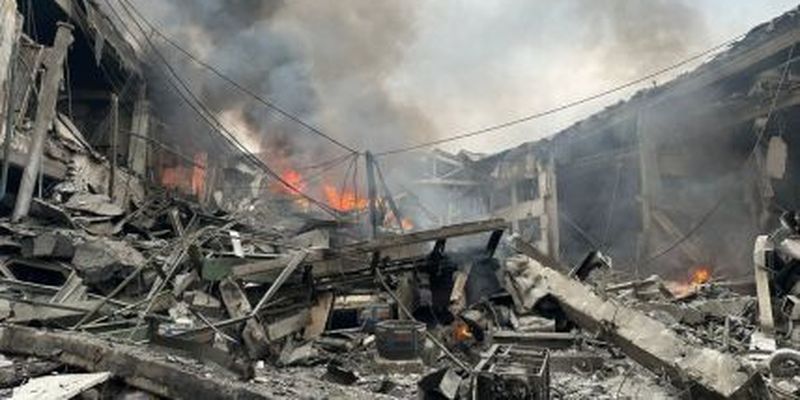 Ракетный удар по Запорожью: на месте атаки продолжают разбирать завалы – видео