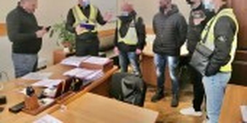 Розкрадання 1,5 млн грн: правоохоронці продовжують обшуки на “Київтеплоенерго”