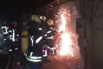 Масштабный пожар в гаражном кооперативе в Киеве: в ГСЧС поделились подробностями ЧП