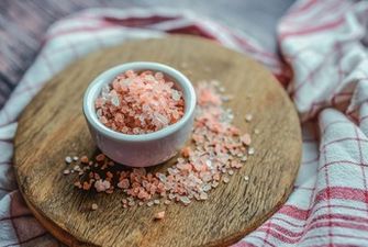 Гималайская розовая соль: чем она отличается от обычной и как ее использовать/Считается, что она более полезна для человеческого организма