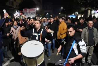 В Черногории прошел многотысячный митинг с требованием отставки президента