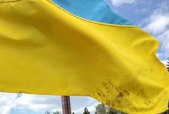 На Вінниччині невідомі витерли руки державним прапором України