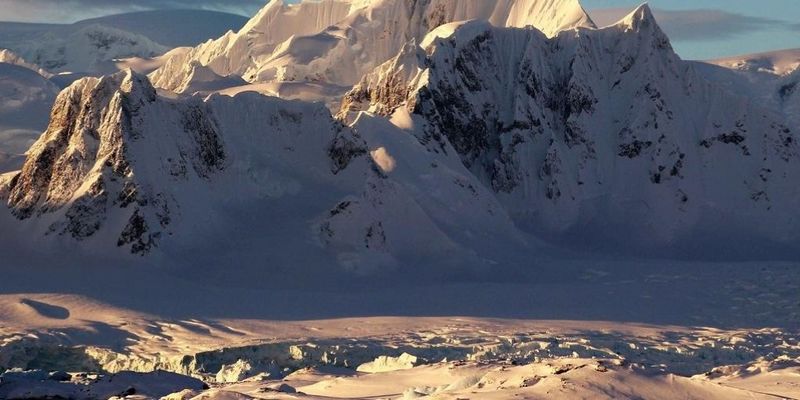 В Антарктиде обнаружили таинственно исчезнувший вход в подземелье