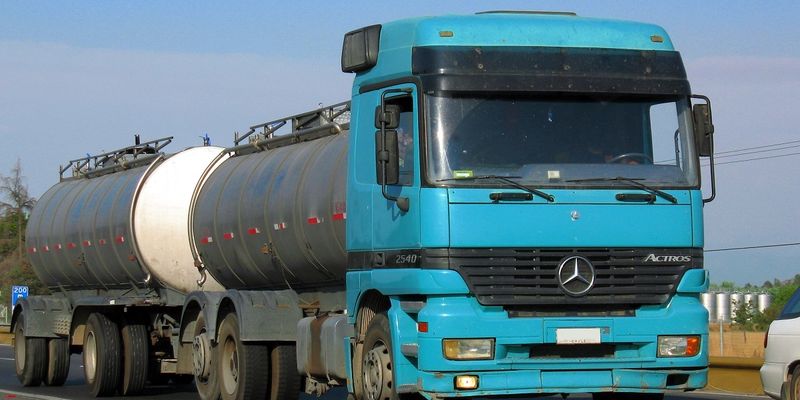 В Украину разрешили ввозить 20-летние грузовики и автобусы: какие существуют ограничения