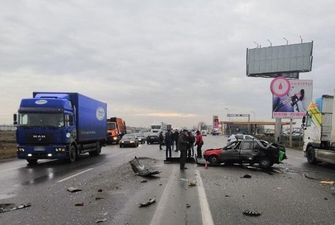 Под Одессой произошло масштабное ДТП: столкнулись сразу пять машин