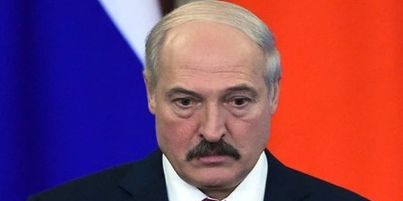 Янукович просит Лукашенко напасть на Украину: подробности визита беглого экс-президента в Минск