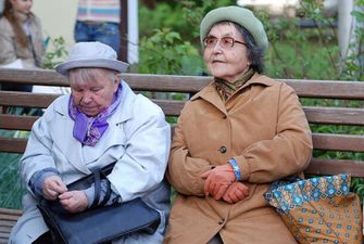 "Ганьба, ганьба і ще раз ганьба": українці "розгромили" Зеленського в пух і прах через бабусь у сміттєвому баку, фото