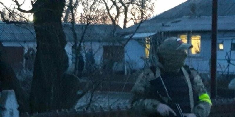 В оккупированном Крыму ФСБ ночью начала обыски в домах крымских татар