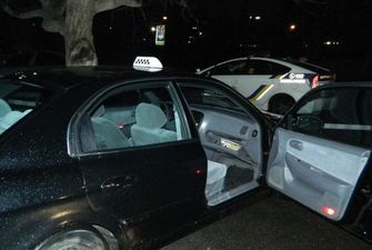 В Киеве иностранцы избили таксиста и угнали его машину