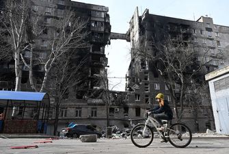 "Складывали" подъезды: пропагандист признал, что ВС РФ разрушали многоэтажки Мариуполя