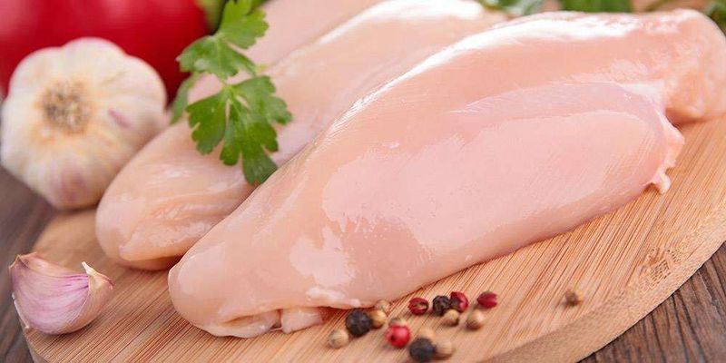 Компания Косюка сократила продажи курятины более чем на 3 тыс. тонн