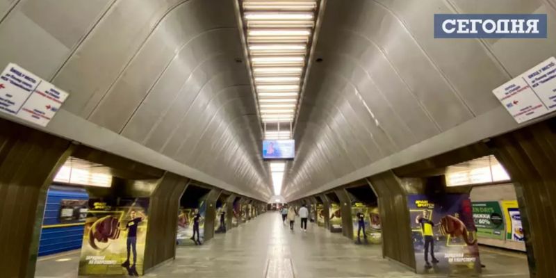 Людей мало, в масках - не всі: ЗМІ показали, як дотримуються карантину в метро Києва