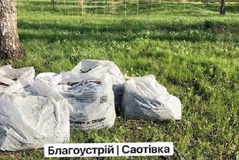 За "остров мусора" на реке под Харьковом взялись волонтеры: впечатляющие фото и видео