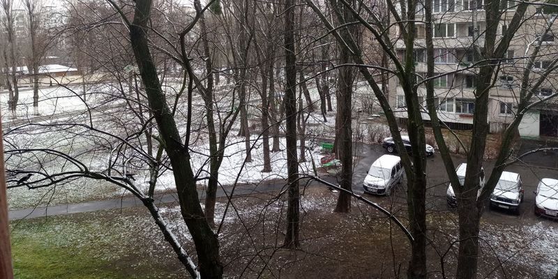 В Киеве зима пришла со снегом: в сети делятся фото