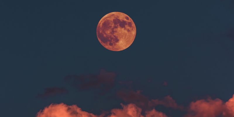 Місячне затемнення стане зоряним часом для трьох знаків Зодіаку: кому найбільше пощастить 25 березня