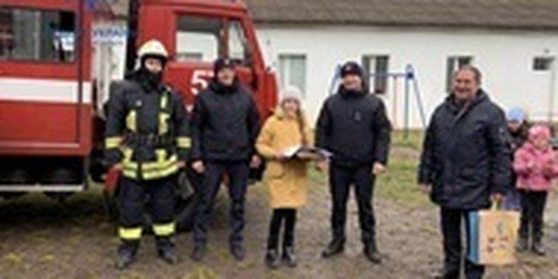 На Львовщине 11-летняя школьница спасла из пожара одноклассника