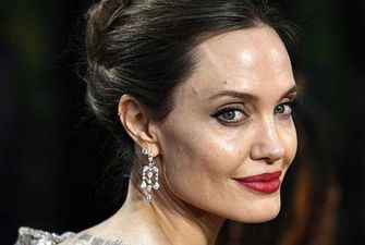 Шейк, Джоли и другие: В Сеть слили фото голливудских красоток без обработки