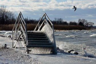 Зимняя сказка: в Венгрии замерзло самое большое озеро Европы