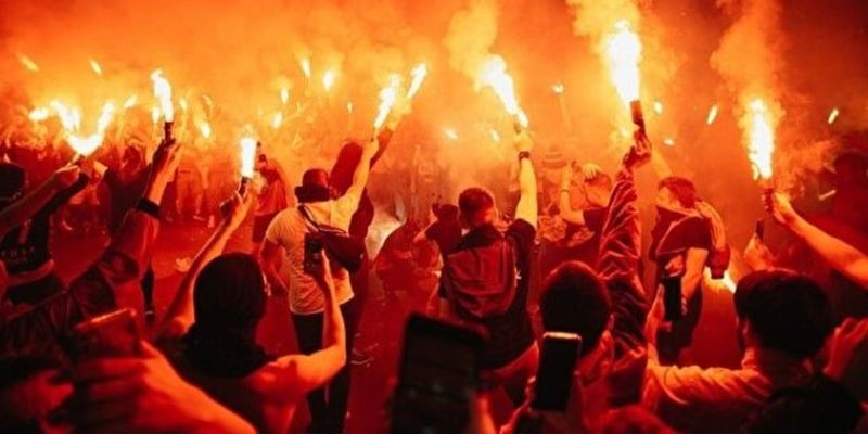 "Побоище и пожар": в сеть слили кадры хаоса на концерте популярного певца, фанаты не выдержали