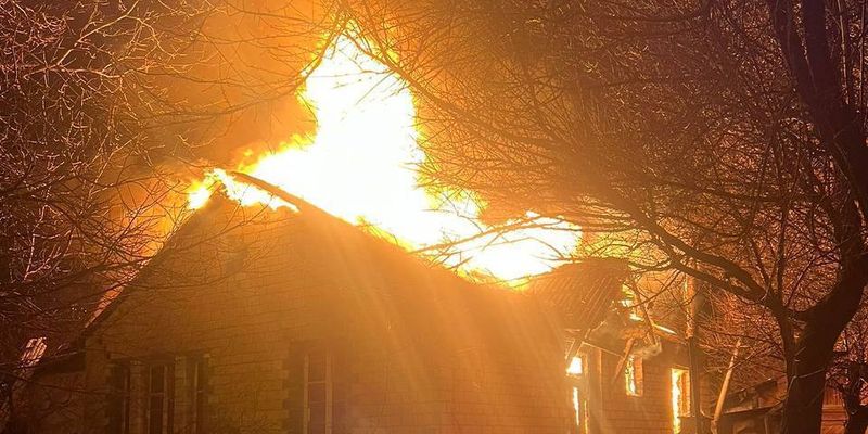 Под Киевом вспыхнул жилой дом: фото и масштабы пожара