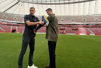 Подякував за підтримку: Шевченко подарував синьо-жовту капітанську пов'язку одному з кращих футболістів світу