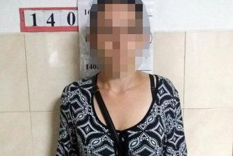 Зірвала з шиї ланцюжок: у школі в Києві жінка пограбувала 6-річну дівчинку