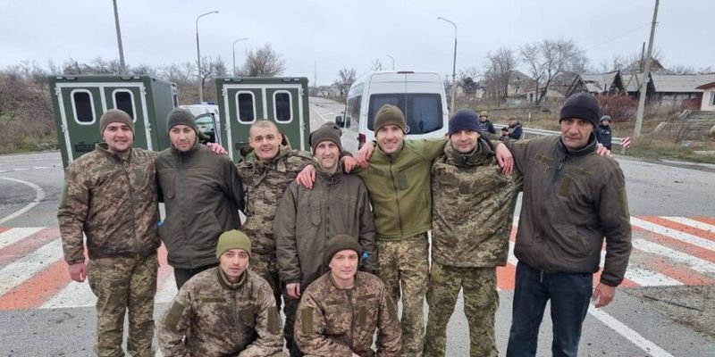 Украина и Россия провели обмен: из плена вернулись защитники Мариуполя, ЧАЭС и острова Змеиный